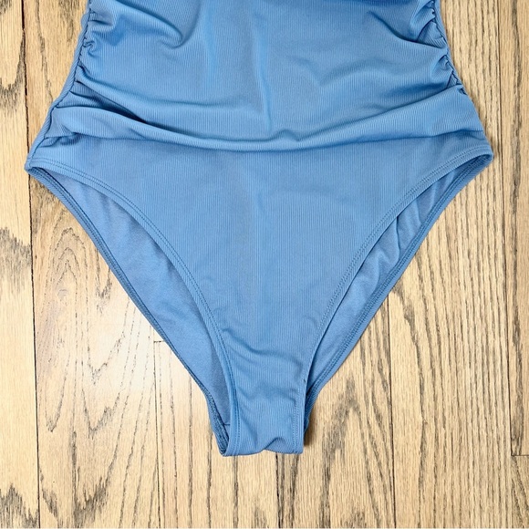 NWT Shade & Shore Women’s Shirred Ribbed Bandeau Cheeky One Piece Swimsuit Sz M - Picture 3 of 12